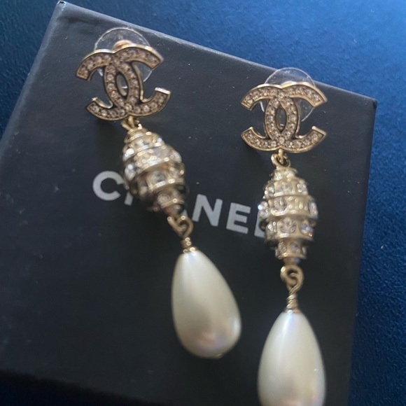 Chanel CC Pearls and Stones Earrings - Picture 4 of 8